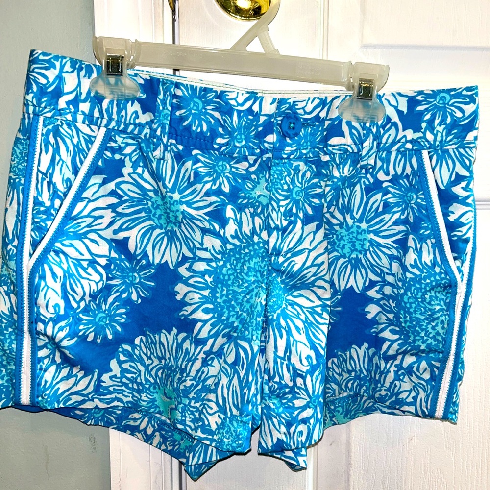 Lilly Pulitzer Ariel Blue Lion Callahan Shorts. Size 2.